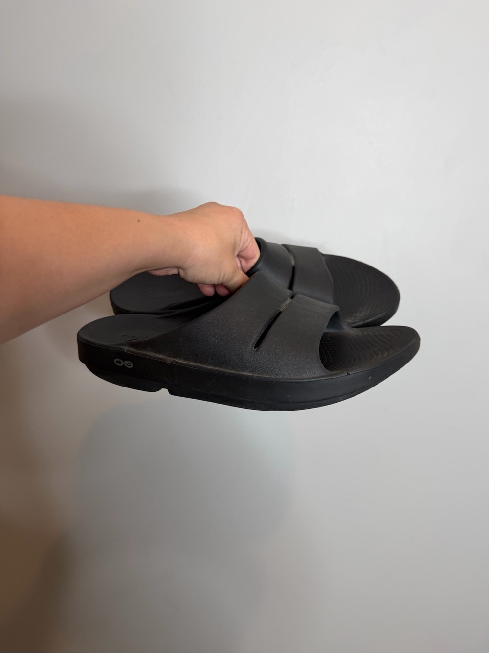 OOFOS OOahh Slide Sandals Mens 10 Womens 12 Black Recovery Shoes